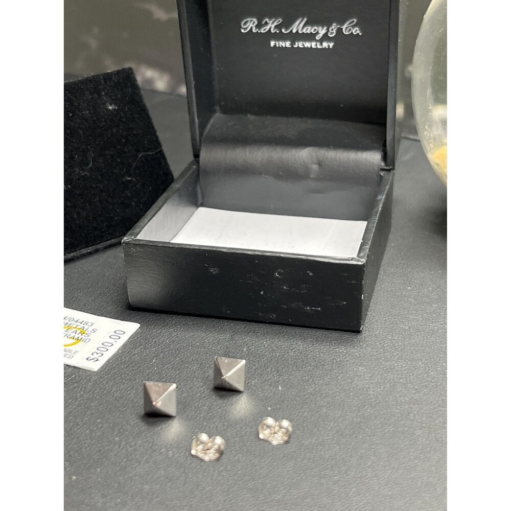 NWT Carla/Nancy B for Macys 14K White Gold 6mm pyramid post stud earrings